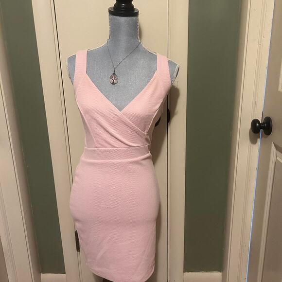Pink bodycon dress with crisscross - Picture 2 of 7